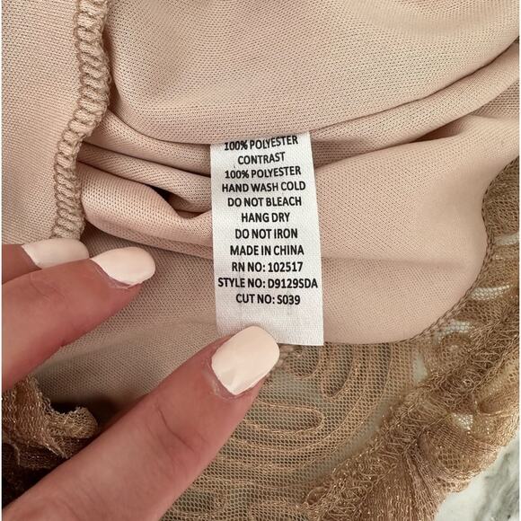 SOPRANO Nordstrom Embroidered Rosette Bodycon Mini Dress Size Juniors Small - Picture 6 of 6